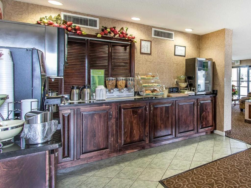 Quality Inn Andalusia Zewnętrze zdjęcie